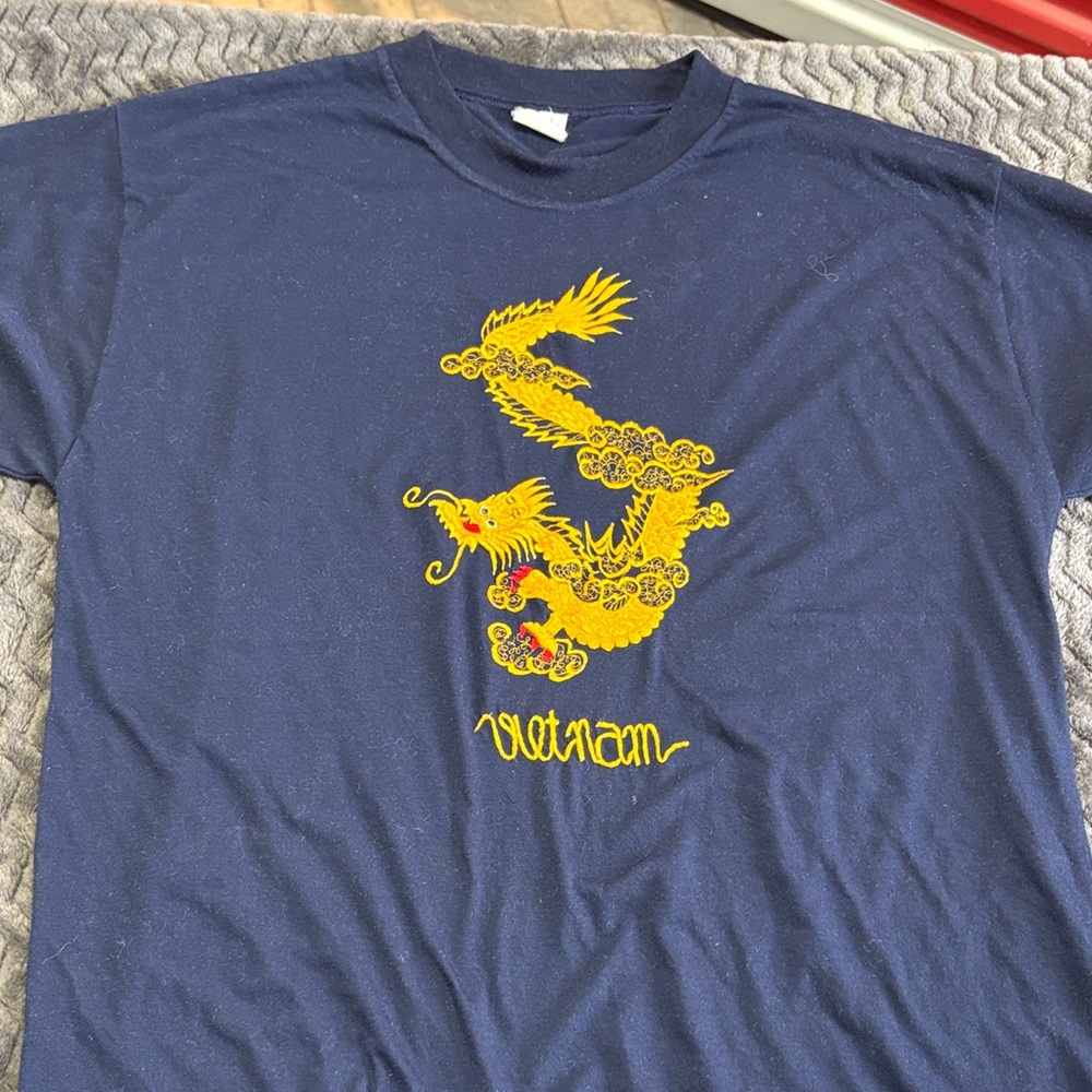 Navy T‑Shirt Vietnam Dragon Graphic fit small fits like a medium/large